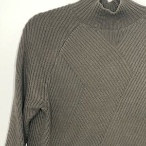 Men’s Sweater Size M